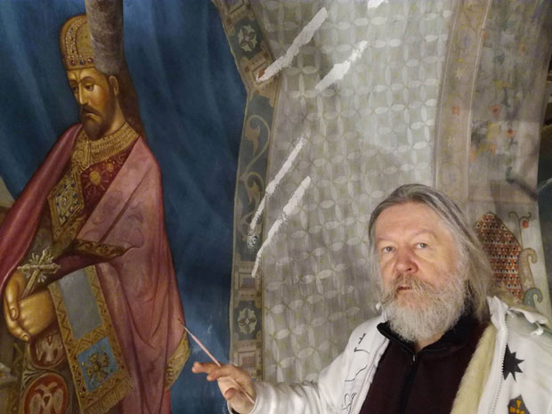 Зелински осликао храм, Јесински враћају сјај